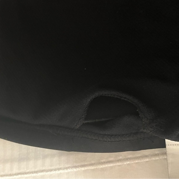 Nike Black and White Sports Top with Built in Bra, size XL - Picture 6 of 9